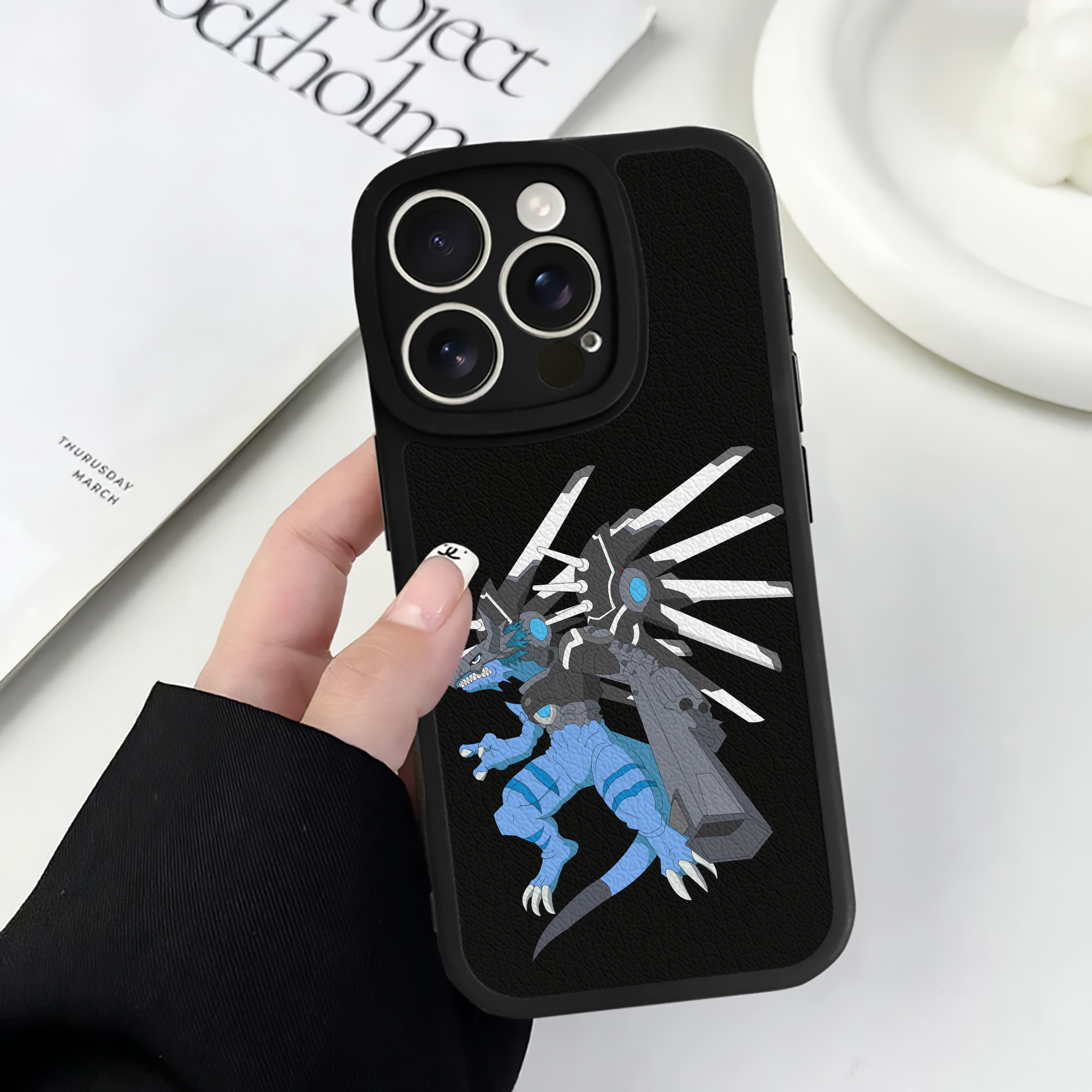 （画像用） Digimon デジタルモンスター/デジモン 【iPhone 16シリーズ対応】シリコンスマホケース（レザー調） 材質：シリコン